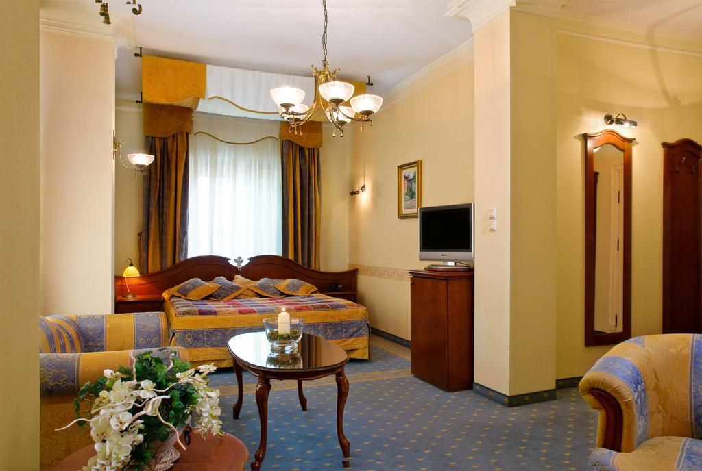 Hotel Aleksander Włocławek Buitenkant foto